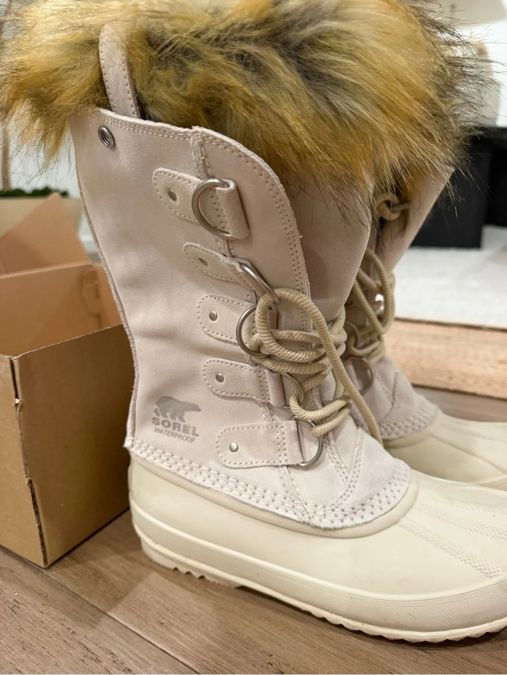 Sorel Joan of Artic Women's White Fur-Trimmed Winter Boot (size 9)
